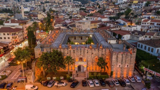 Öküz Mehmet Paşa Kervansarayı (Kuşadası)