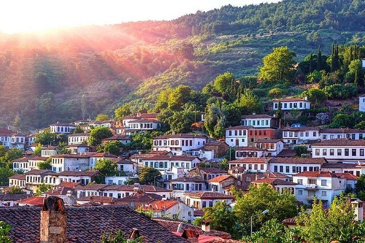 Didim’den Şirince Şarap Köyü Turu – Tarih, Kültür ve Şarap Deneyimi